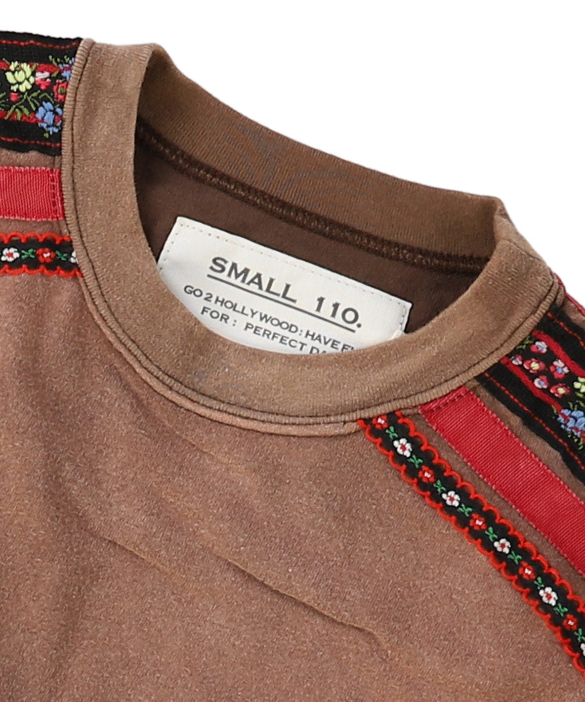 Vintage-like Tyrolean Tape Sleeveless Tee