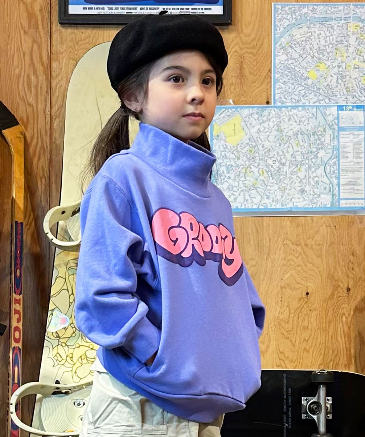 GROOVY Highneck Sweatshirt