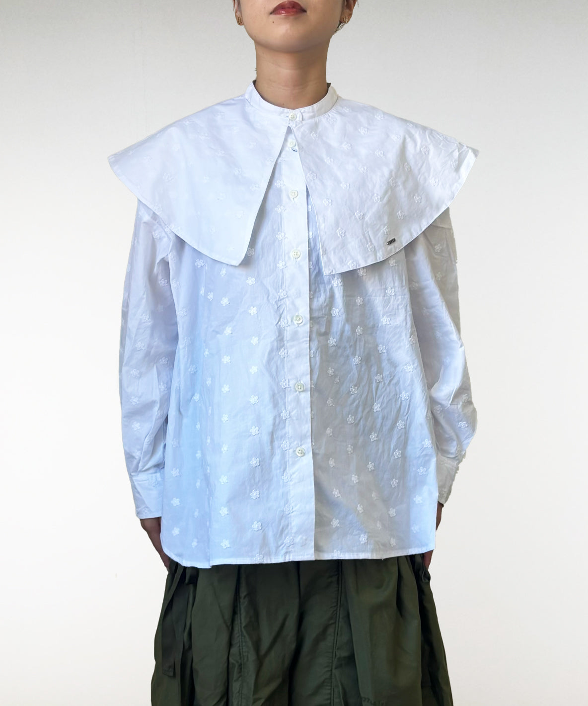 Floral Embroidery Collar Shirt