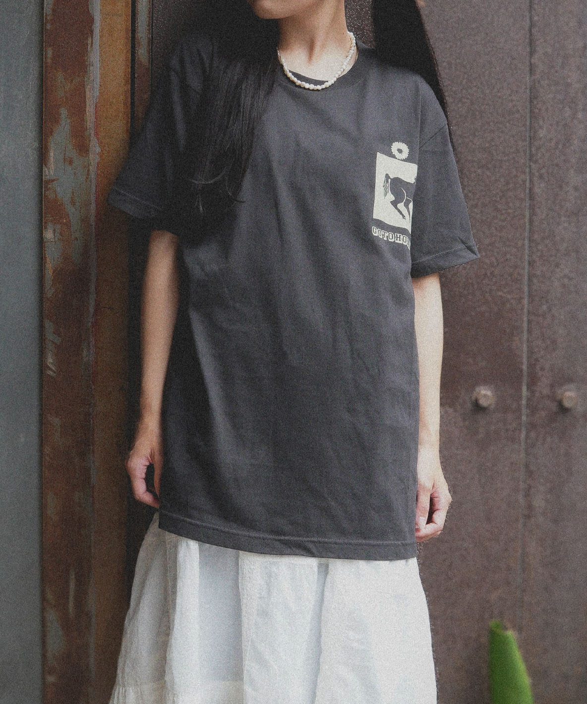 Souvenior Amulet Tee